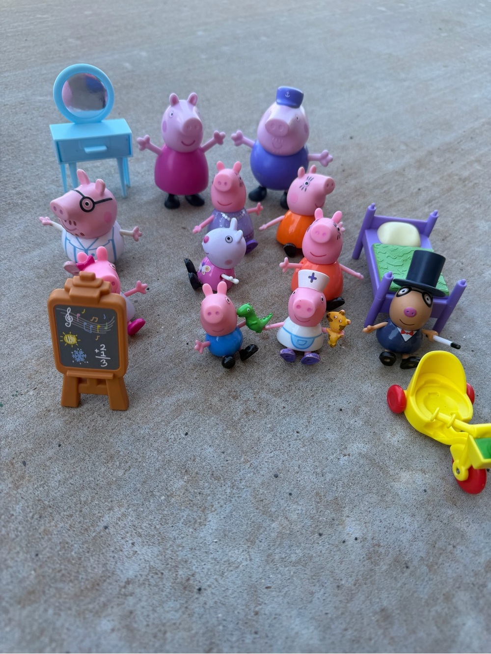 Peppa pig figure lot nurse magician George accessories